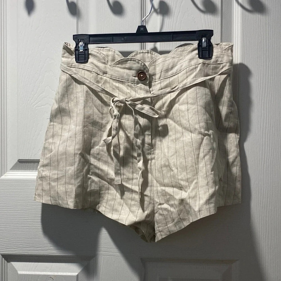 NWOT Moon River Softly Pinstriped Linen Shorts with Scalloped Waistband Siz L - Picture 3 of 6